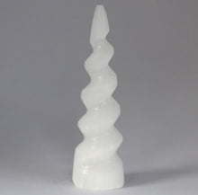Ladda upp bild till gallerivisning, Selenit Unicorn Horn Torn 15 cm

