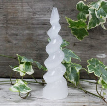 Ladda upp bild till gallerivisning, Selenit Unicorn Horn Torn 15 cm
