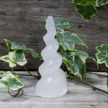 Ladda upp bild till gallerivisning, Selenit Unicorn Horn Torn 10 cm
