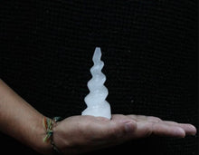 Ladda upp bild till gallerivisning, Selenit Unicorn Horn Torn 10 cm
